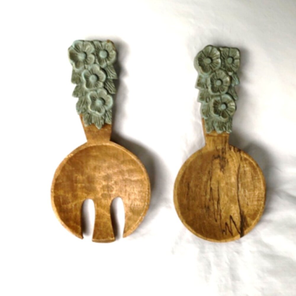 Handcrafted Wooden Salad Bowl Set with Floral Handles - Picture 2 of 11
